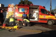 Motociclista fica ferido em acidente entre carro e moto no Coloninha
