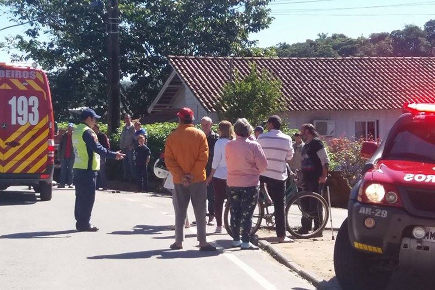 Homem fica ferido em acidente entre caminhão e moto em Gaspar