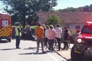 Homem fica ferido em acidente entre caminhão e moto em Gaspar