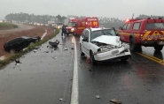 Grave acidente deixa tr�s pessoas feridas na BR-470, em Ilhota