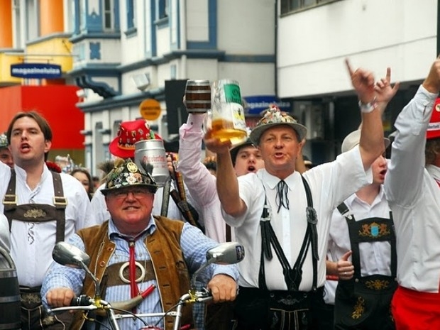 Sine de Blumenau contrata temporários para a Oktoberfest a partir desta quinta (8)