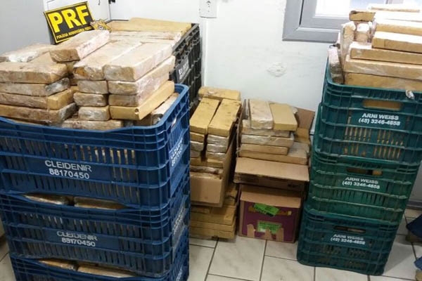 378 quilos de maconha s�o achados em pneus de caminh�o na BR-101