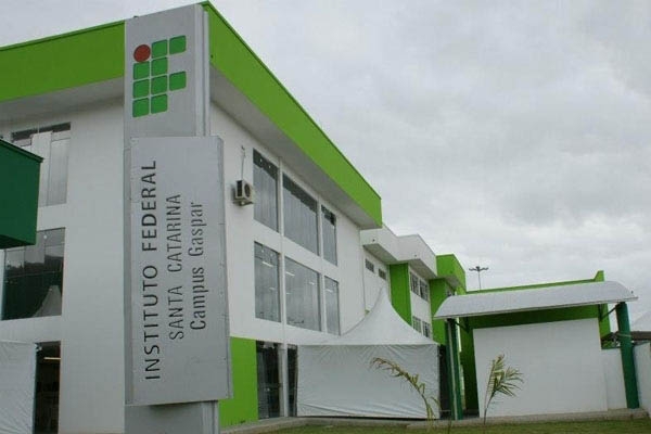 IFSC abre 21 vagas para professores e t�cnico-administrativos em 15 cidades