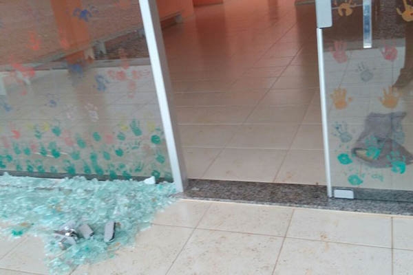 Rajadas de vento causam estragos em cidades do Oeste de SC  