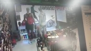V�deo mostra homem roubando bicicleta no Centro de Gaspar
