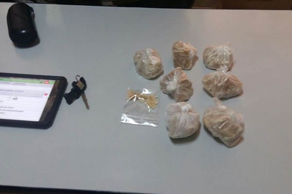 Sacola com crack � encontrada em cozinha de escola em Itaja�