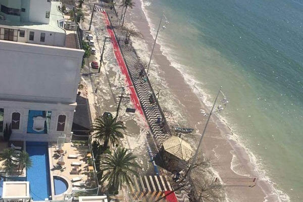 Mar� alta provoca alagamentos no litoral de Santa Catarina