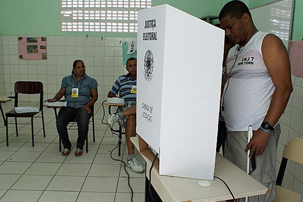 13,5 mil eleitores com defici�ncia ter�o se��es adaptadas para votar em SC