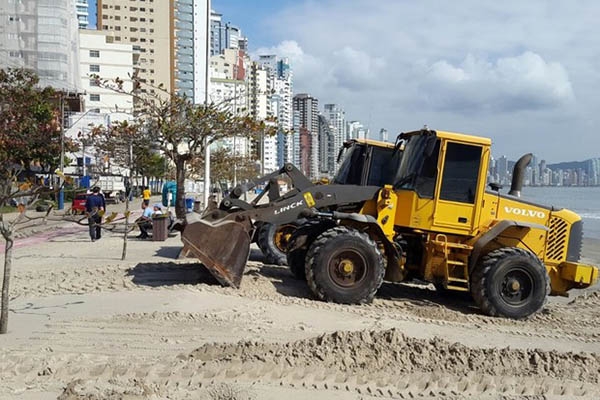 Mar� alta provoca mais alagamentos em cidades de SC nesta sexta-feira