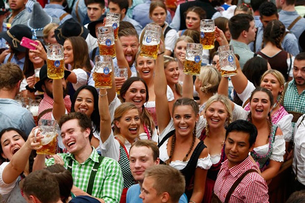 A tr�s semanas da 33� Oktoberfest, rede hoteleira j� tem 90% de lota��o