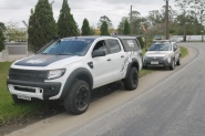 Bandidos abandonam carro roubado em Gaspar e policiais buscam criminosos