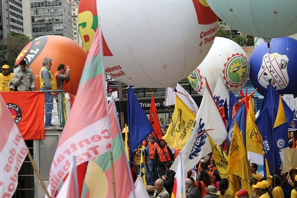 Centrais sindicais fazem protestos contra Temer pelo pa�s