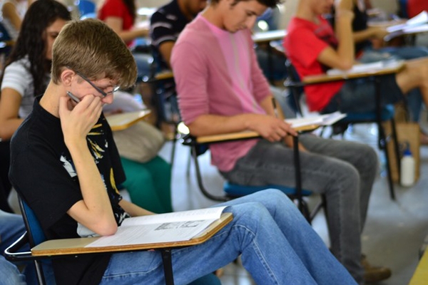 SC ter� que investir R$ 300 milh�es para implantar ensino m�dio integral