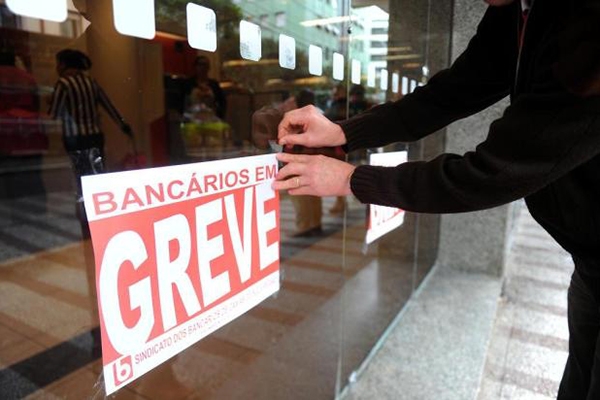 Greve dos banc�rios em Santa Catarina chega � terceira semana