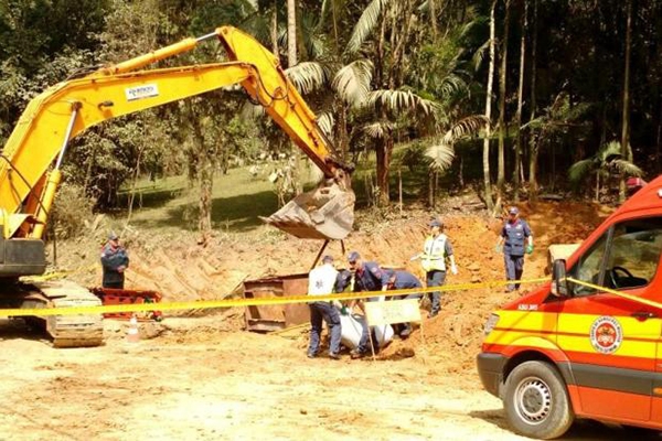 Homem morre soterrado em obra em Blumenau