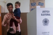 Kleber Wan-Dall � o primeiro candidato a prefeito a votar em Gaspar