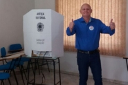 Lovidio Bertoldi � o terceiro candidato a prefeito a votar