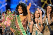 Raissa Santana, do Paran�, � eleita Miss Brasil 2016