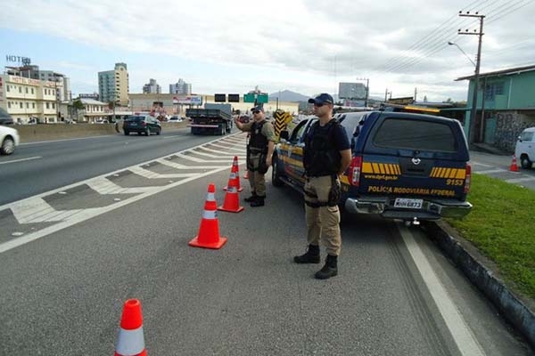 PRF inicia Opera��o Festas de Outubro para prevenir acidentes em SC