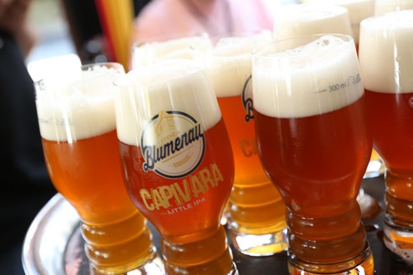 No 1� fim de semana de Oktober, 157 mil litros de chope s�o consumidos