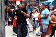 Tiroteio no Pav�o-Pav�ozinho faz com�rcio fechar em Ipanema