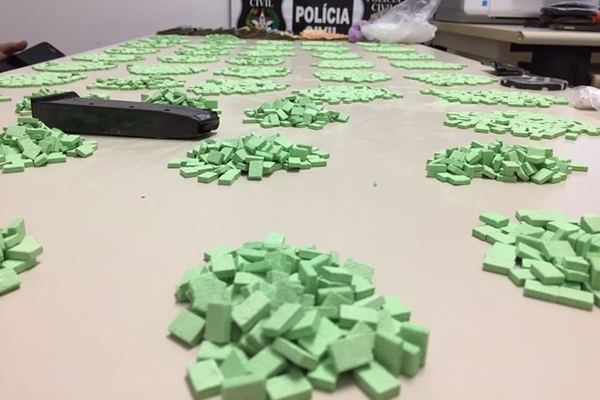 Opera��o prende 6 e apreende 5,6 mil comprimidos de ecstasy em SC