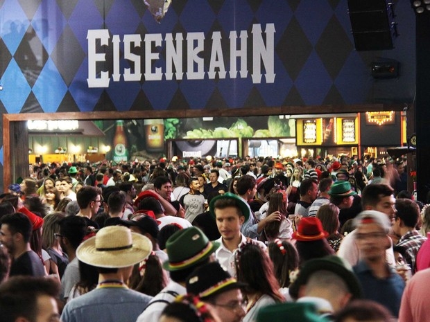 Oktoberfest de Blumenau bate recorde de p�blico no s�bado (15)