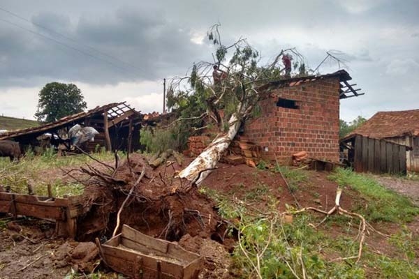 Defesa Civil confirma segunda morte causada por temporais em SC