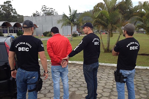 L�der de quadrilha condenado a 91 anos de pris�o � detido em SC