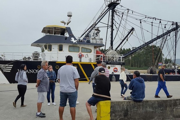 Parentes de desaparecidos em naufr�gio fazem vig�lia em Itaja�