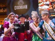 Setor do turismo comemora vinda de visitantes � Oktoberfest 2016