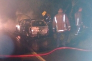 Carro pega fogo na Rodovia Jorge Lacerda, em Ilhota