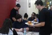 Restaurante Mano´s inaugura hamburgueria em Gaspar