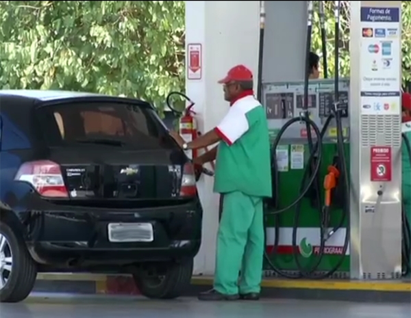Queda no pre�o m�dio da gasolina na semana n�o chega a 1 centavo