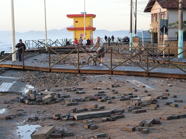 Prefeitura de Navegantes decreta situa��o de emerg�ncia ap�s ressaca