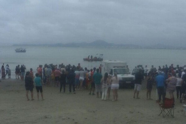 Garoto de 16 anos morre afogado em praia de Penha