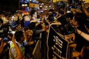 Protestos em Hong Kong deixam 5 feridos e 4 detidos