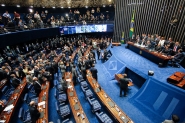 Senado aprova em 1� turno cl�usula de barreira e fim de coliga��es