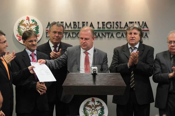 Alesc publica emenda que aumenta m�nimo de aplica��o na sa�de