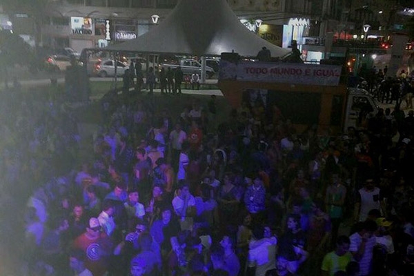 Parada da Diversidade re�ne 5 mil em Balne�rio Cambori�