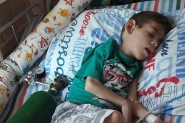 Fam�lia de menino de sete anos com hiperamonemia pede ajuda da comunidade