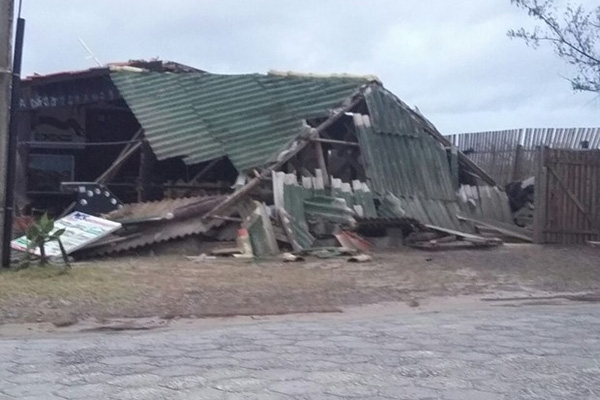 Vendavais e chuvas afetaram 12 munic�pios em SC, diz Defesa Civil