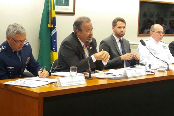 Militares ficar�o fora de projeto da reforma da Previd�ncia, diz ministro