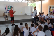 Colégio Universitário recebe campeão brasileiro de ioiô profissional