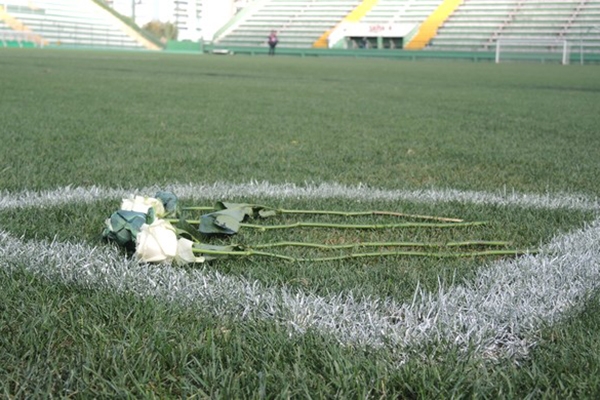 Chape decide por vel�rio no gramado da Arena Cond� e estuda detalhes