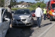 Carros colidem na Rodovia Ivo Silveira, em Gaspar