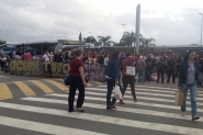 Ap�s aprova��o da PEC 55 em 1� turno, grupo protesta em Florian�polis