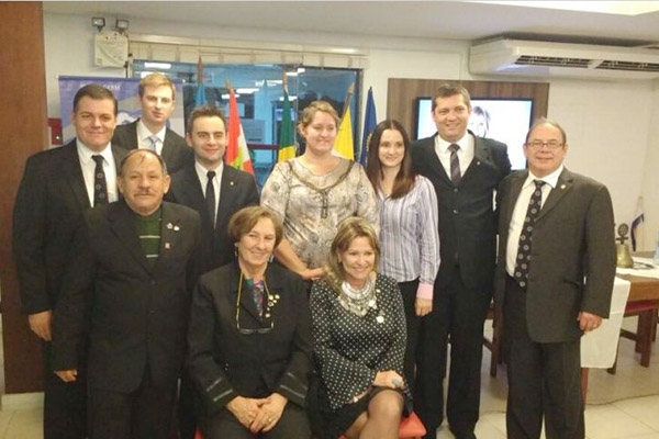 Rotary Club de Gaspar comemora 25 anos com jantar e homenagens
