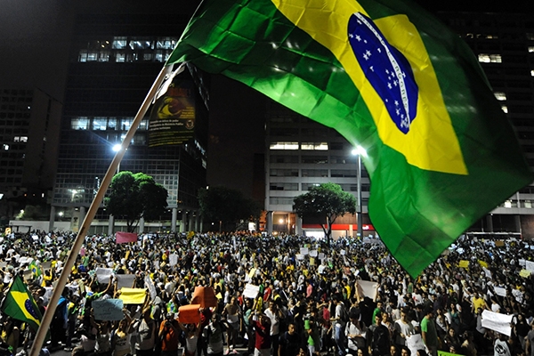 Planalto diz que atos fortalecem instituies e pede ateno dos Poderes
