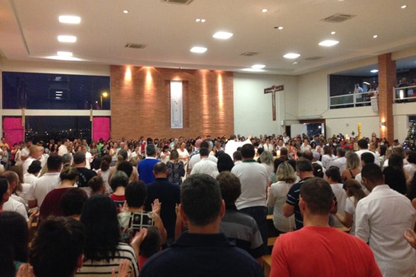 Missa em Florian�polis homenageia funcion�rios da RBS mortos em voo